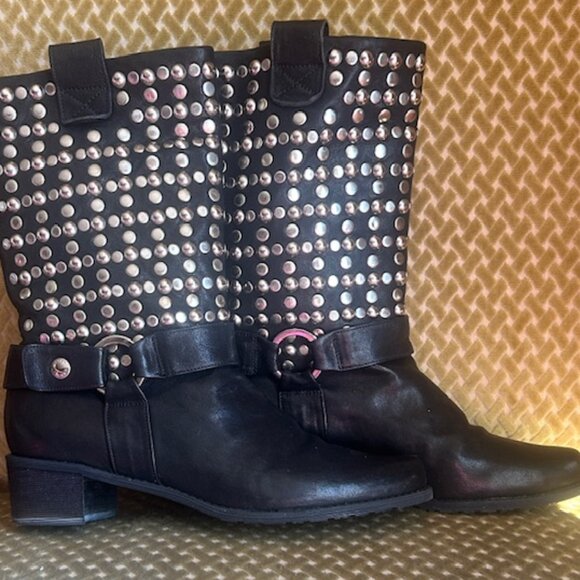 STUART WEITZMAN Black Leather Silver Stud Cushion Strap Pull on Harness Boots 8M - Picture 13 of 16